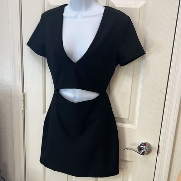 Faith In Love Dress Sz 8 Black Mini Cutout V Neck Short Sleeve Zipper Back Lined - Picture 2 of 8
